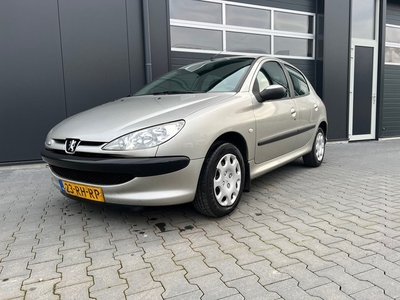 Peugeot 206 1.4 Air-line APK NIEUW !!!