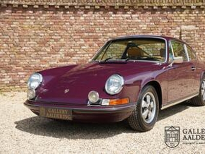 Porsche 911 Urmodell 2.4 E ?lklappe Ordered new from the factory with the leather-trimmed four-bar steering wheel/ air conditioning/ S-type dials/ front roll bar and sunroof, Accompanied by its dealer stamped service and warranty booklet/ a key card and the owner's m