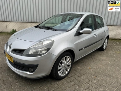 Renault Clio 1.4-16V Dynamique Luxe . Nap*Cruise Control*Afneembaar Trekhaak* * xenon verlichting enz. k*Parkeer sensoren achter*