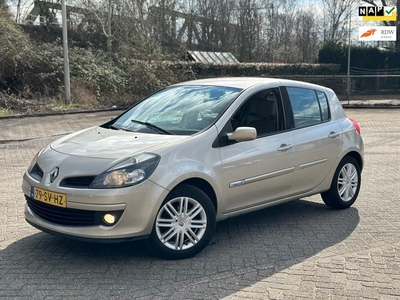 Renault Clio 1.6-16V Initiale / LEDER INTR / KEYLES GO /