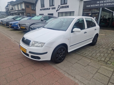 Skoda Fabia 1.2-12V Ambiente,Airco,Trekhaak,Cruise control, Centr.deurvergrendeling