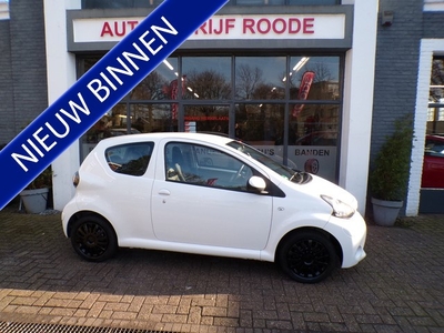 Toyota Aygo 1.0-12V Cool AIRCO,LED! (bj 2013)