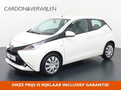 TOYOTA AYGO 1.0 VVT-i x-play | 69 PK | Elektrisch verwarmbare en verstelbare buitenspiegels | Apple CarPlay / Android Auto | Achteruitrijcamera |