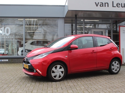 TOYOTA AYGO 1.0 VVT-i X-PLAY AFS CENTRAAL AIRCO PARKEERCAMERA EL-RAMEN VOOR BLUETOOTH NL-AUTO