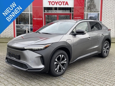 Toyota bZ4X DYNAMIC 71 kWh NIEUW UIT VOORRAAAD DIRECT LEVERBAAR! WARMTEPOMP STOEL/STUURVERWARMING NAVI AD-CRUISE EL-ACHTERKLEP PARK-SENSOREN