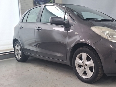 TOYOTA YARIS 1.3 VVTi Luna