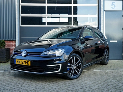 Volkswagen Golf 1.4 TSI GTE, Org. Nederlands, Panorama, Apple CarPlay, Android Auto, Camera, Leder, Navigatie, Schakelflippers