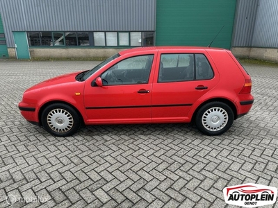 Volkswagen Golf 1.8-5V Comfortline VERKOCHT