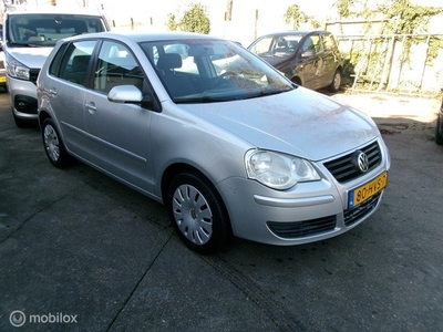 Volkswagen Polo 1.4-16V Comfortline Airco .