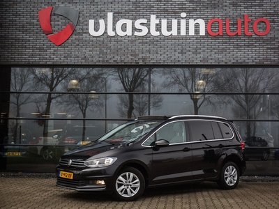 Volkswagen Touran 1.5 TSI Highline 7p , Pano dak, Trekhaak, Adap. cruise,