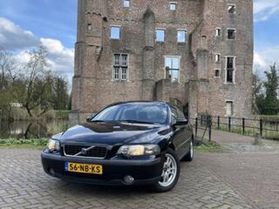 Volvo S60 2.4 Edition leer, trekhaak, cruise, etc...