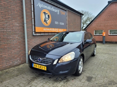 Volvo V60 1.6 D2 Summum (massavliegwiel maakt lawaai)