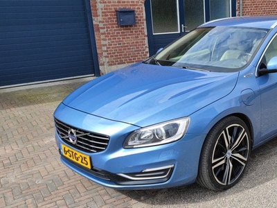 Volvo V60 APK t/m 15-01-2025 2.4 D6 AWD Plug-In Hybrid Summum