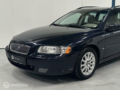 Volvo V70 2.4 170PK Momentum AUTOMAAT / XENON