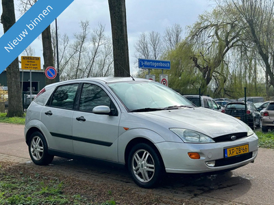 Ford Focus 1.6 16V Ghia AIRCO!5DEURS!APK!KOOPJE!