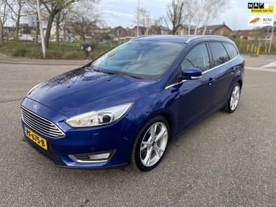 Ford Focus Wagon 1.5 Titanium Edition met alle denkbare optie's.......