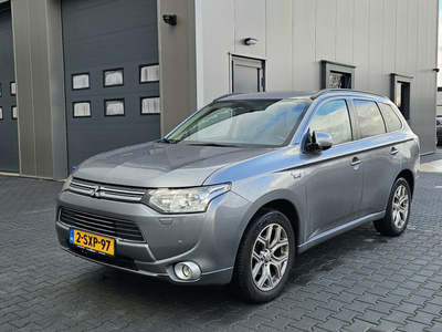 Mitsubishi Outlander 2.0 PHEV Instyle+ | Leder | Schuifdak | Camera