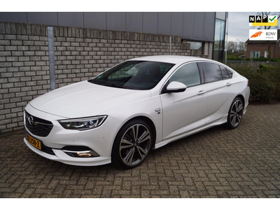 Opel Insignia Grand Sport 1.6 Turbo Innovation OPC Line Autom Leder Stoel/Stuur en A Bankverw Navi Camera Clima Cruise 2x PDC LMV.