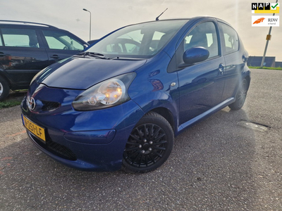 Toyota Aygo 1.0-12V/2e eigenaar/airco /nieuwe apk/elektrische ramen/centrale deurvergrendeling/rijd schakelt goed /inruilen is mog