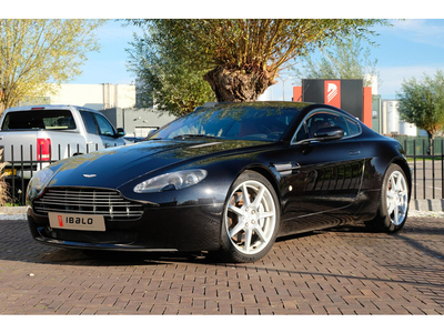 Aston Martin V8 Vantage | 385pk | Handgeschakeld | Youngtimer | 14.700km | BTW-auto |