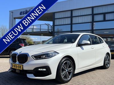 BMW 1-serie 118i Automaat Sportline Executive Edition Navi Live Cockpit Prof Camera Dab Carplay Sportonderstel Sportstoelen 17 Inch Velgen Shadow Line Parkeersenosren v+a Clima + Cruise Control NL Auto 1e Eigenaar Wit Metallic