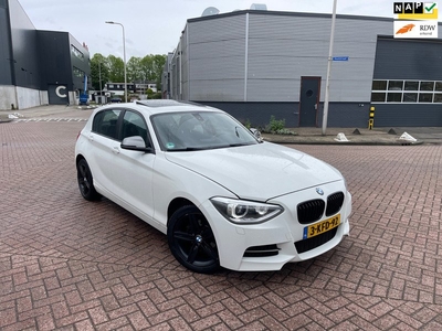 BMW 1-serie 114i Upgrade Edition SPORT 6 BAK DAK Xenos Schuifdak NEW APK