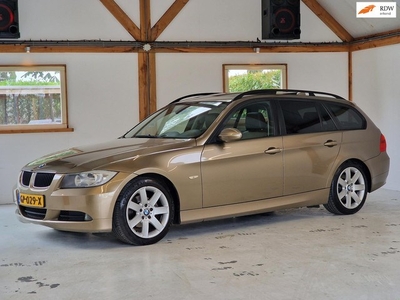 BMW 3-serie Touring 320i High Executive (Trekhaak / Panodak