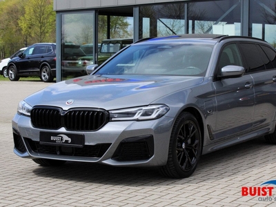 BMW 5 Serie Touring 530e xDrive M-Sport PANO TREKHAAK LED 14216KM!