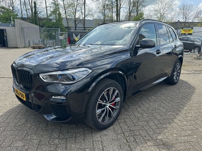 BMW X5 xDrive45e High Executive / Panoramadak / 360Camera / Carbon / Head-up / Softclose / B&W / Laser LED / Luchtvering / Skylounge / Stoelventilatie / Keyless / DAB / Dodehoek / 22'' / Luxe Leder