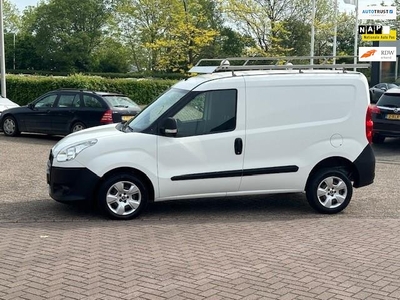 Fiat Doblò Cargo 1.3 MultiJet,bj.2012,kleur: wit !! NAP met 128247 km.en APK tot 10/2024,zijschuifdeur rechts,trekhaak,BTW auto.