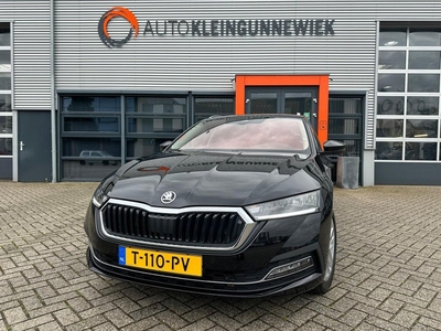 Škoda Octavia Combi 1.0 e-TSI Business Edition Plus NL-Auto 1e eigenaar / All-season banden / Trekhaak / Appl/Android Carplay / Electronische