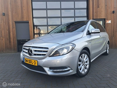 MERCEDES B-KLASSE B180 AMBITION XENON LEER LED NAVI TREKHAAK