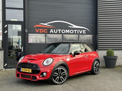 Mini Mini Cooper S Cooper S JCW JCW Pro Kleppenuitlaat | Head Up Display | Union Jack Achterlichten | Groot Navi | Cruisecontrol | Stoelverwarming | LED | 18