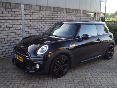 Mini Mini 2.0 Cooper S John Works Package Autom Panodak Sportst Stoelverw Navi Clima Apple Carplay Cruise PDC LMV ENZ NL Auto.