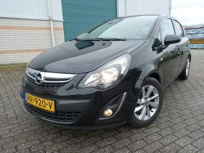 Opel Corsa 1.4-16V BLACK LINE Edition 90 PK -trekhaak - lm velgen - airco - mistlampen - elec. ramen