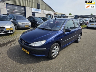 Peugeot 206 1.4 XT 3-Drs Automaat! Airco! Bj:2002 NAP!