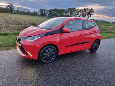 Toyota Aygo 1.0 VVT-i x-play airco