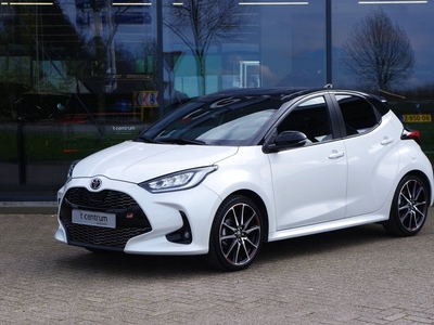 Toyota Yaris 1.5 Hybrid GR Sport, Head-Up Display, Adap. Cruise Control, Camera, CarPlay, Stoelverwarming