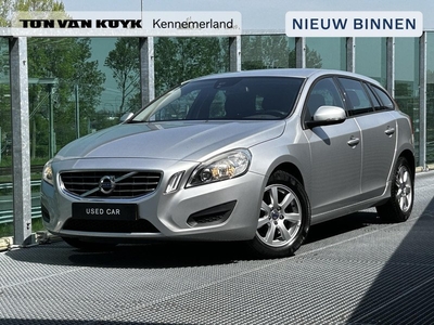 Volvo V60 1.6 T3 Kinetic / Automaat / Weinig km! / Cruise control / Bluetooth / Navigatie / Parkeersensoren / Spraakbediening /