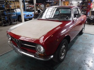 Alfa Romeo 1300 GT Bertone 1972