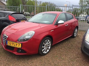 Alfa Romeo Giulietta 1.4 Turbo Distinctive 170pk 6 versnellingen leder sportinterieur auto zit vol met extra's