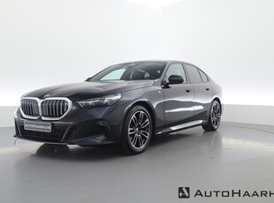 BMW 5 Serie 520i M Sportpakket | Nieuw model! | | HUD | 360cam | Adapt. Cruise | Stoelvent. | Carbon int. | Keyless