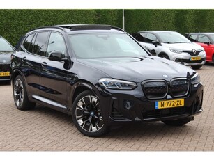 BMW iX3 High Executive 80 kWh / Trekhaak / Panoramadak /