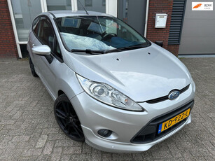 Ford Fiesta 1.6 Ghia / Leder / 17 inch / Clima / AUX