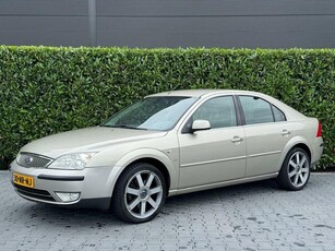 Ford Mondeo 2.5 V6 Ghia Executive