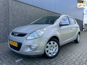 Hyundai I20 1.4i DynamicVersion/Nieuwe APK en beurt/AIRCO