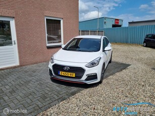 Hyundai i30 1.6 GDI Business Edition 186 pk , pdc , stoelverwarming , sportvelgen