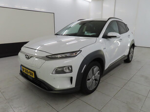 Hyundai KONA EV Premium 64 kWh (INCL-BTW) *VOLLEDER | HEAD-UP | FULL-LED | NAVI-FULLMAP | DAB | ADAPTIVE-CRUISE | KEYLESS | CAMERA | BLIND-SPOT | LANE-ASSIST | VIRTUAL-COCKPIT | COMFORT-SEATS | 17