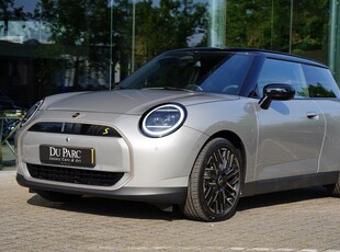 Mini Mini Cooper SE Favoured Pakket XL Panoramadak Head Up Harman Kardon