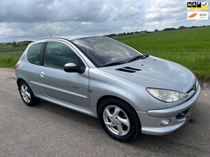 Peugeot 206 1.4-16V Quiksilver : 150.000 nap